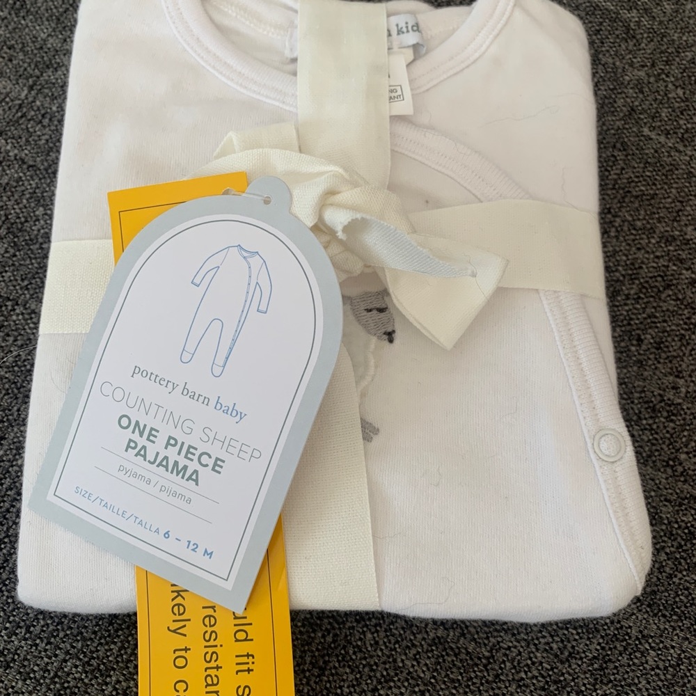 Pottery Barn Baby Counting Sheep One Piece Pajama 6-12 Month NWT